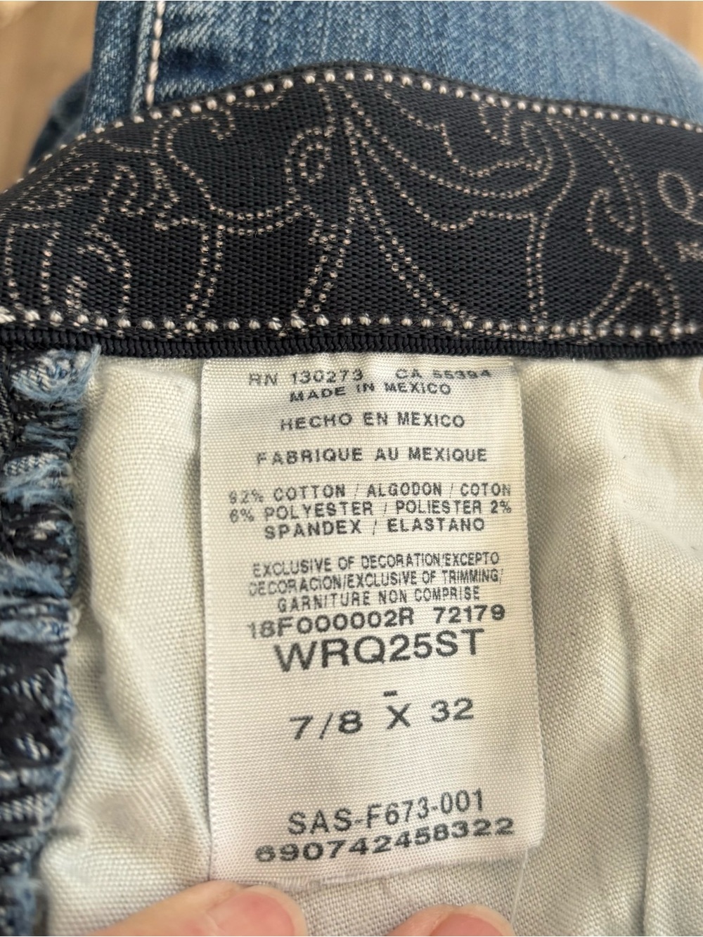 Q-baby Wrangler 7/8 x 32 WRQ25ST women’s jeans. Preloved. Med Rise. See info: - Picture 9 of 12